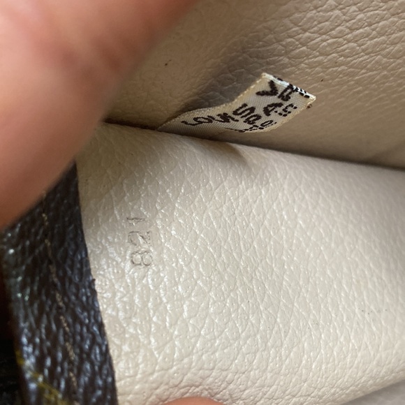Authentic Louis Vuitton Sac Flat - Picture 9 of 9